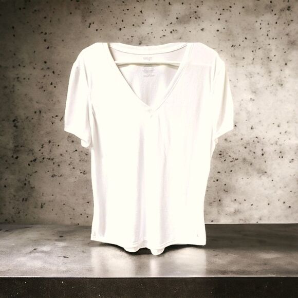 NWOT DANSKIN NOW Plus Size White V- Neck Tee With Dri-More - Picture 1 of 10
